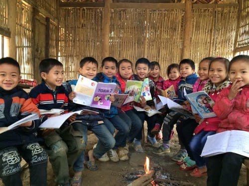 Học trò vùng cao bên sách vở